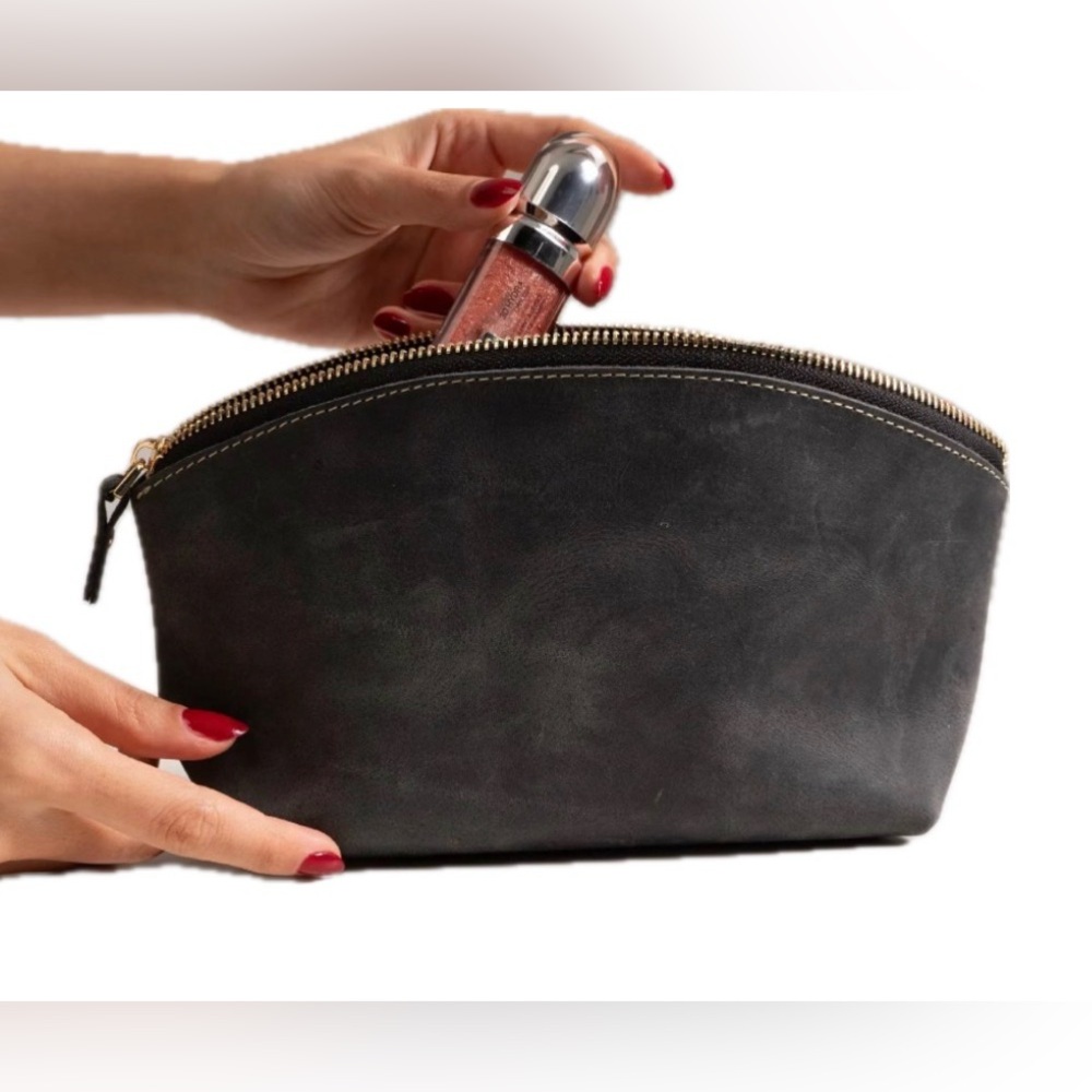 NWOT. Portland Leather Eclipse Makeup Bag.